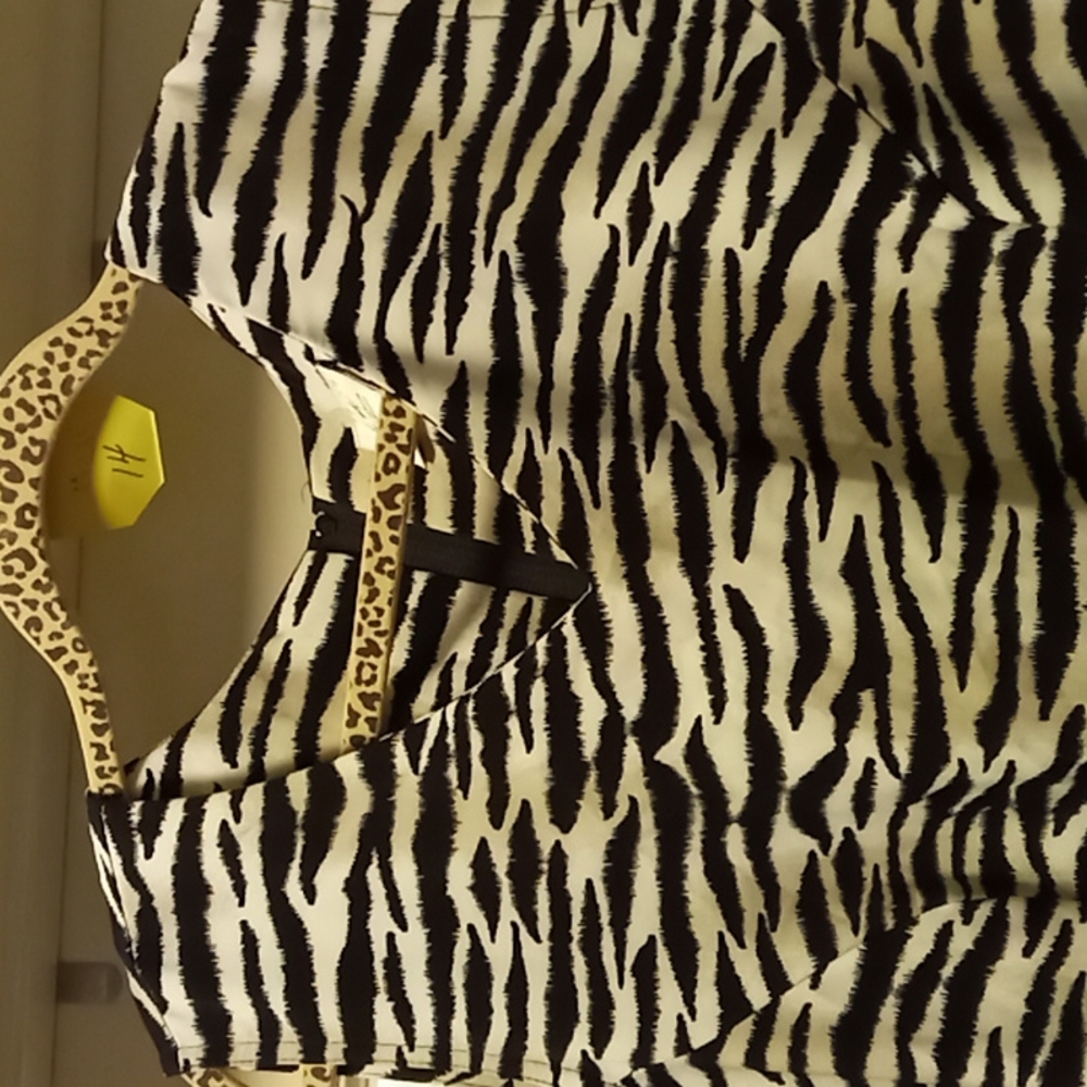 Dress - Picture 4 of 4